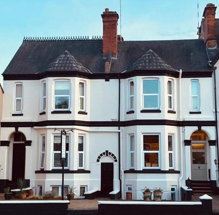Cambridge Villa Hotel in Warwick
