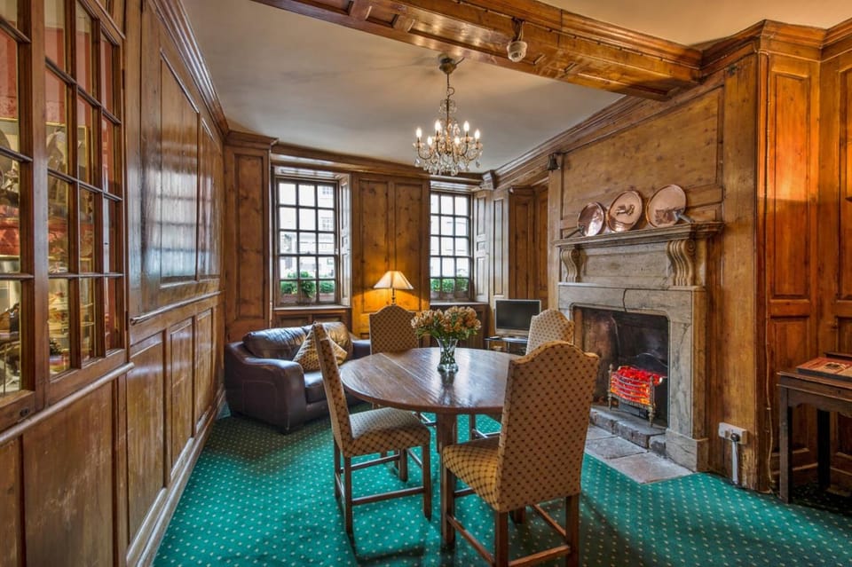 Marlborough Arms Hotel Hotel in West Oxfordshire District