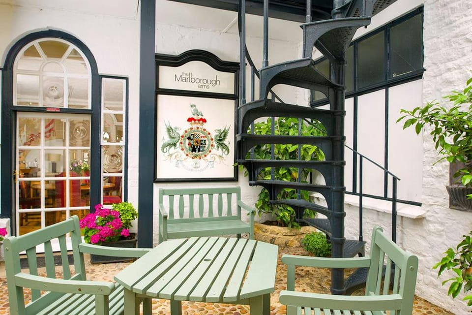 Marlborough Arms Hotel Hotel in West Oxfordshire District