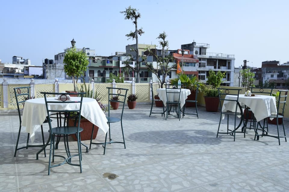 Hotel Bani Park Palace Hotel in Jaipur