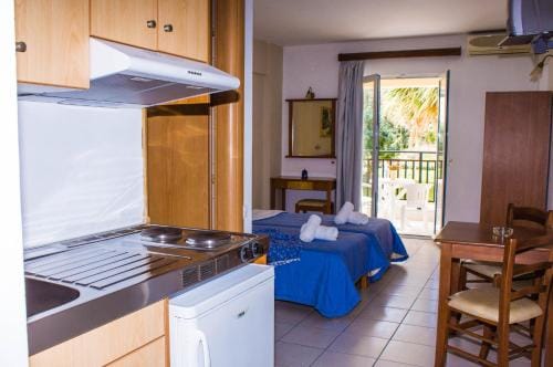 Sunshine Studios & Apartments Hotel in Stalida