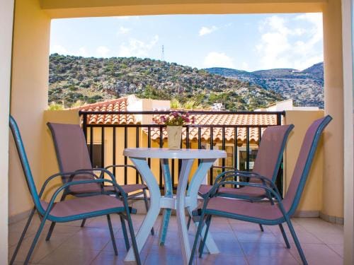Sunshine Studios & Apartments Hotel in Stalida