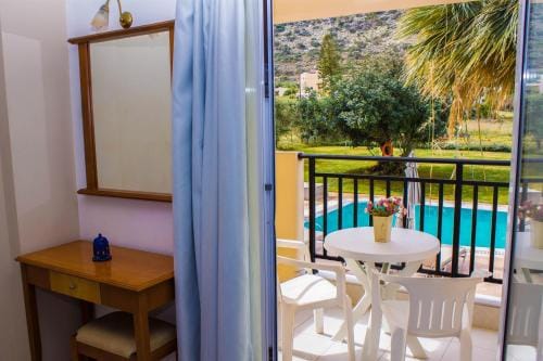 Sunshine Studios & Apartments Hotel in Stalida