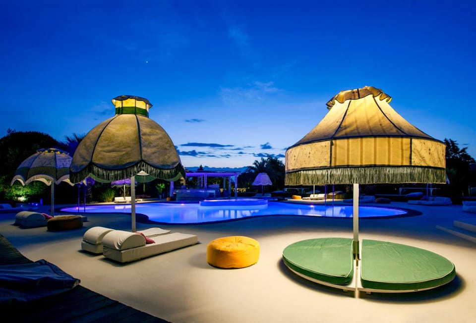 Swimming pool