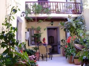 Madonna Studios Hotel in Chania