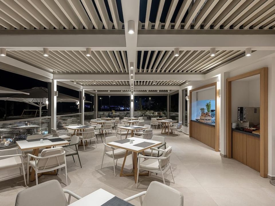 Iperion Beach Hotel Apartment hotel in Rethymno
