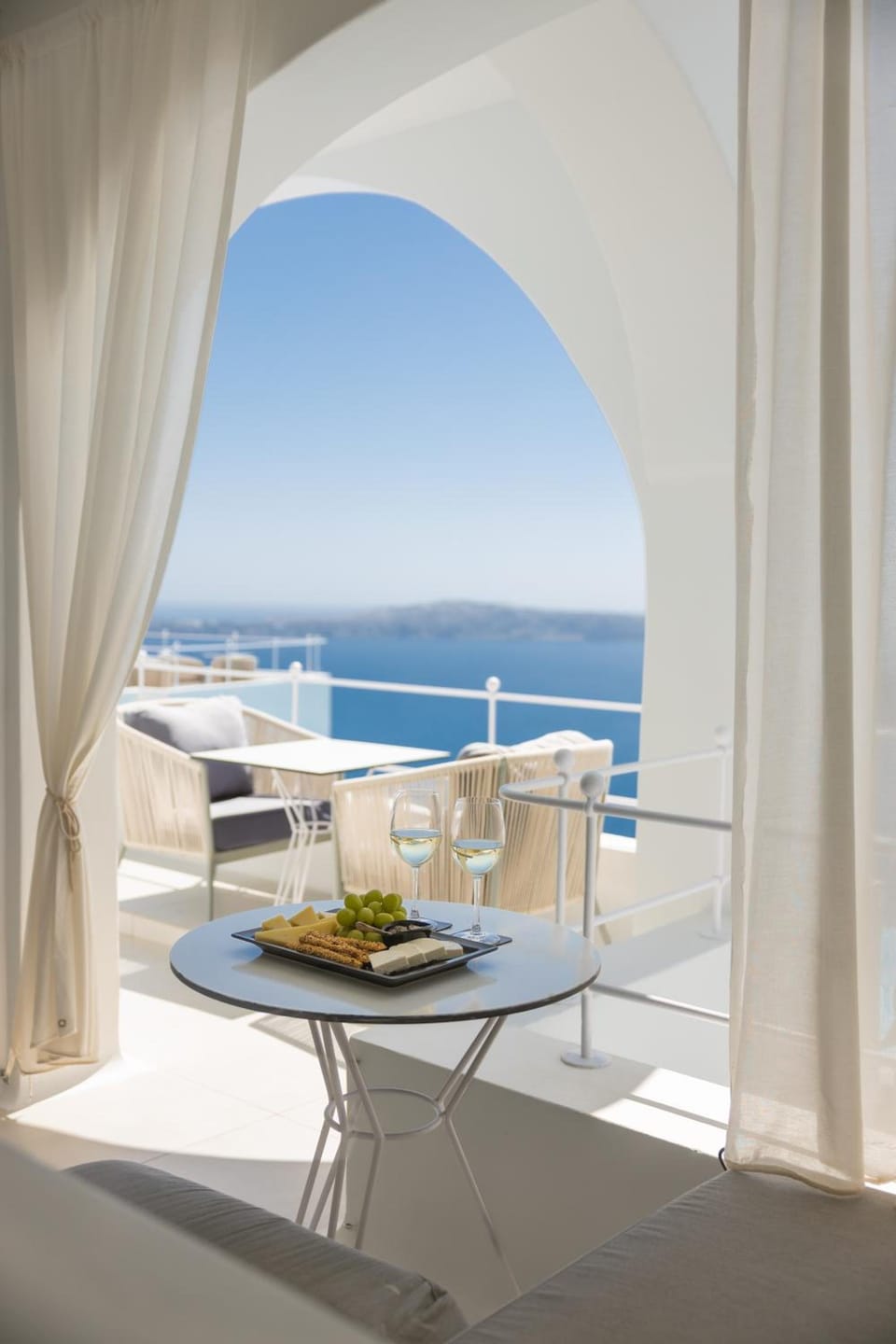 Cosmopolitan Suites Hotel in Thera