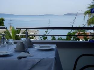 Pink Inn Hotel in Podstrana