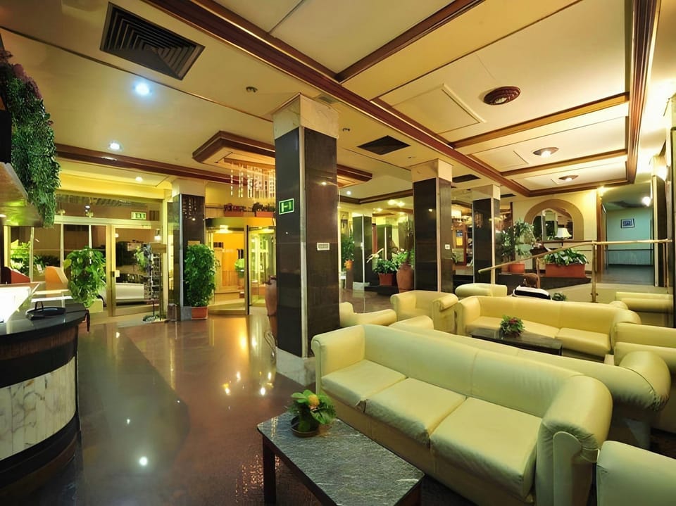 Alexandra Hotel Hotel in Saint Julians