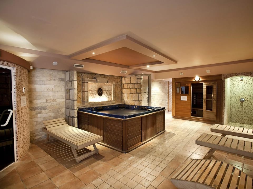 Hot tub