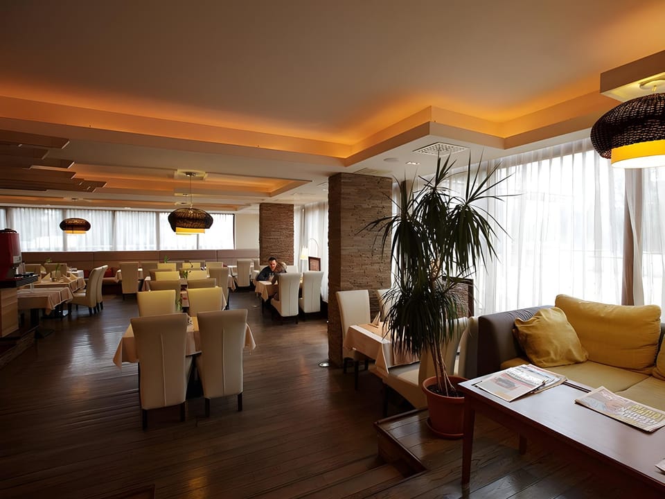 Bassiana Hotel es Etterem Hotel in Hungary