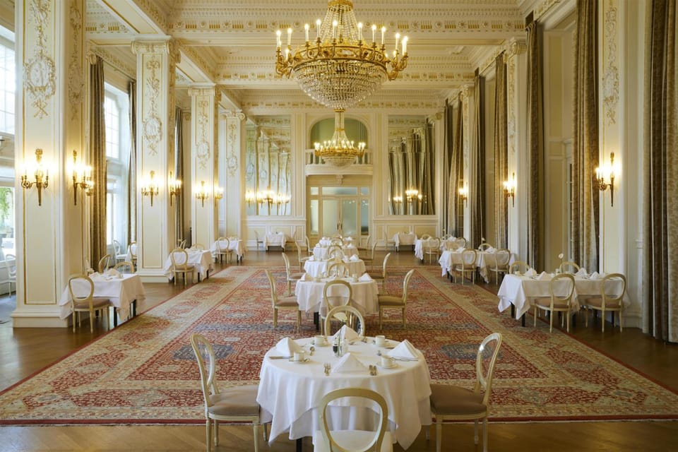Banquet hall