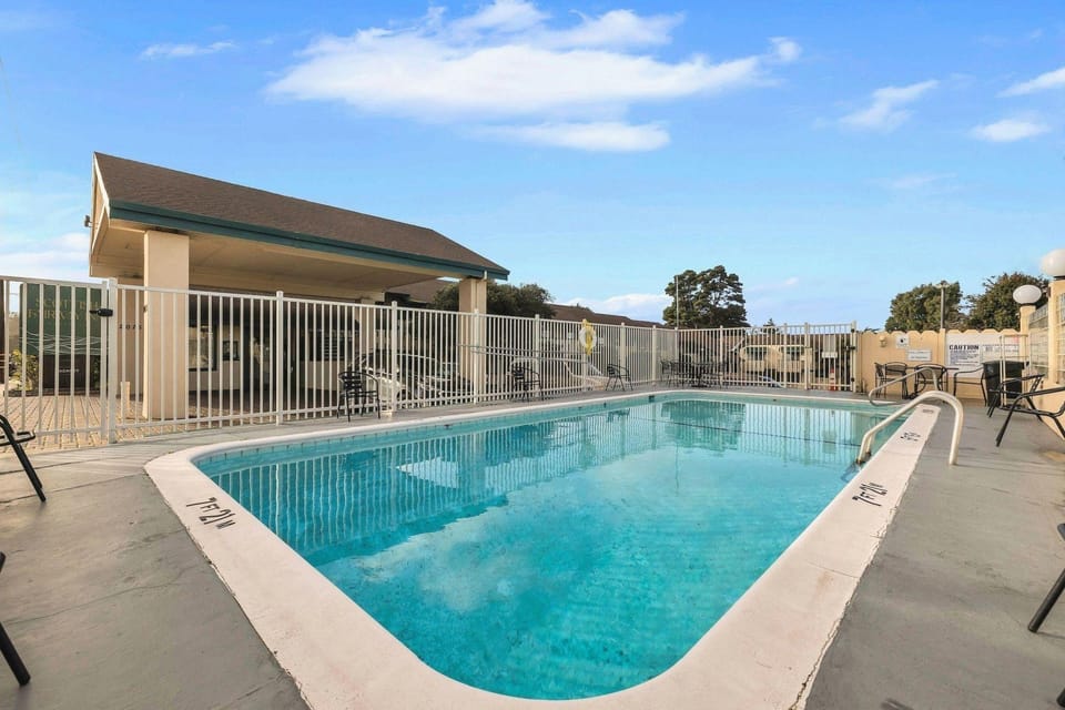 Scottish Fairway Inn Hotel in Monterey