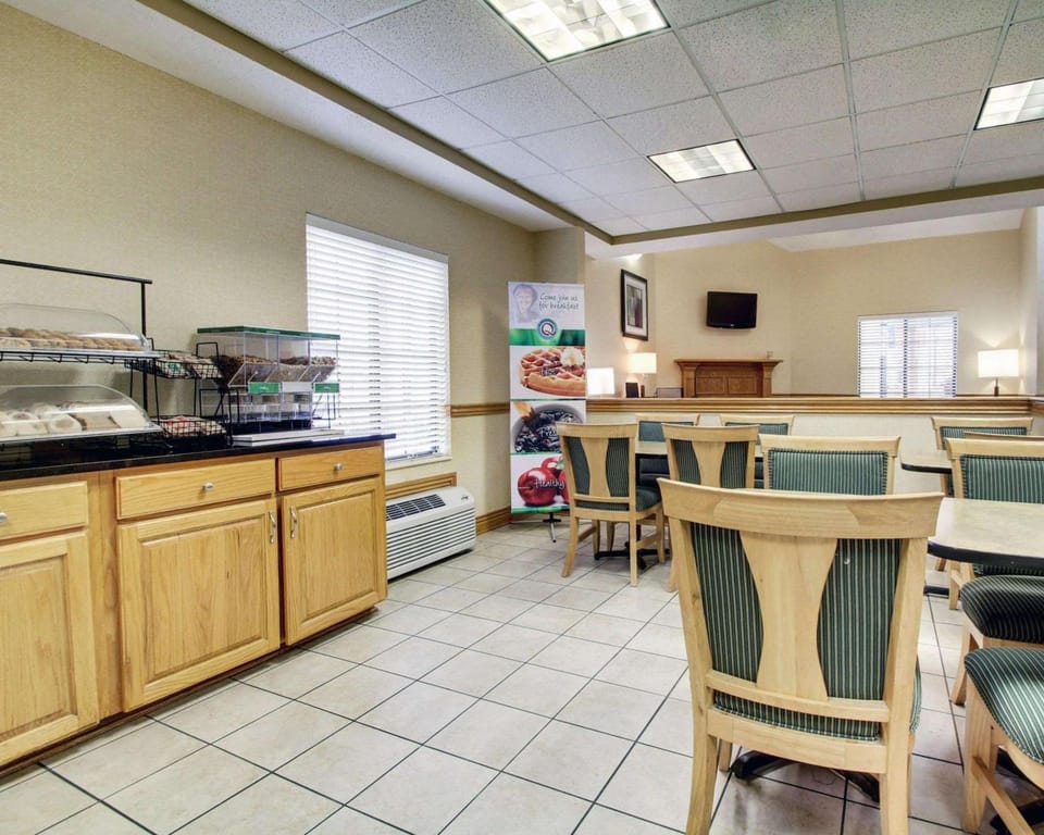 Columbia Inn & Suites Hotel in Mississippi