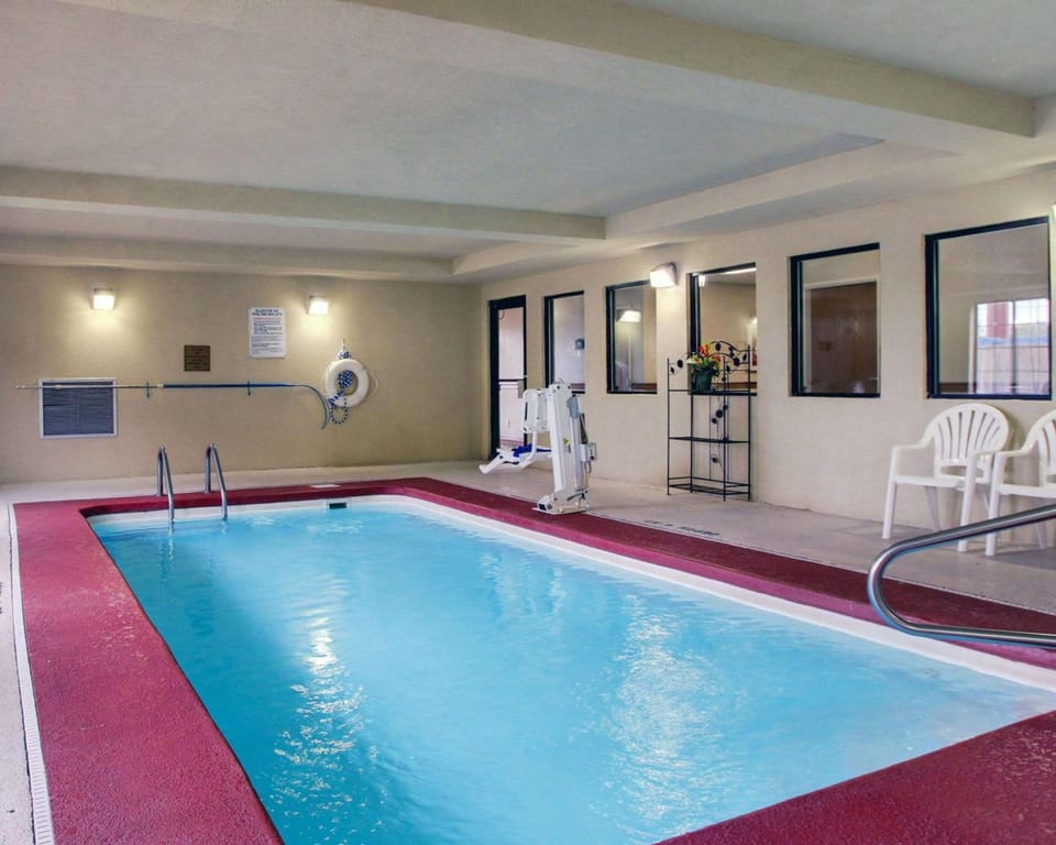 Columbia Inn & Suites Hotel in Mississippi
