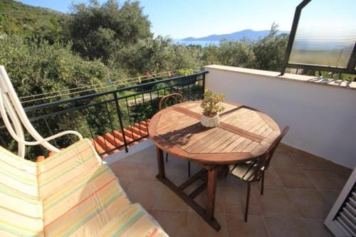 Apartments and rooms with parking space Brsecine, Dubrovnik - 8541 Hotel in Dubrovnik-Neretva County