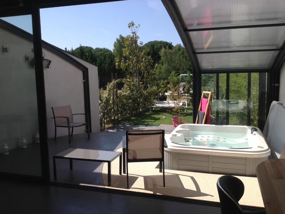Chambres d'hotes Deluxe Jacuzzi Mas de l'Etoile Hotel in Saintes-Maries-de-la-Mer