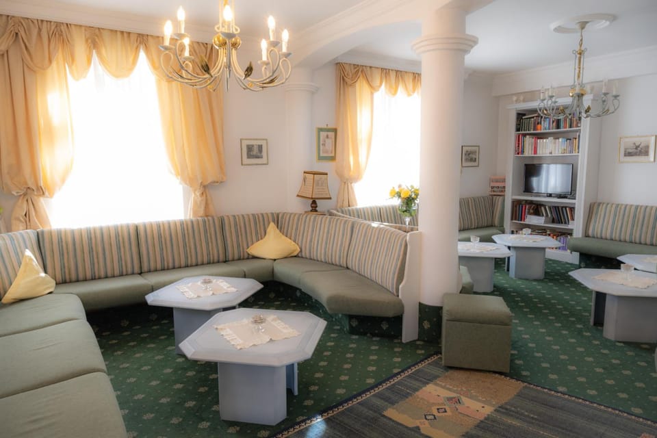 Hotel Garni Hubertus-Nostalgie & Charme Hotel in Tyrol