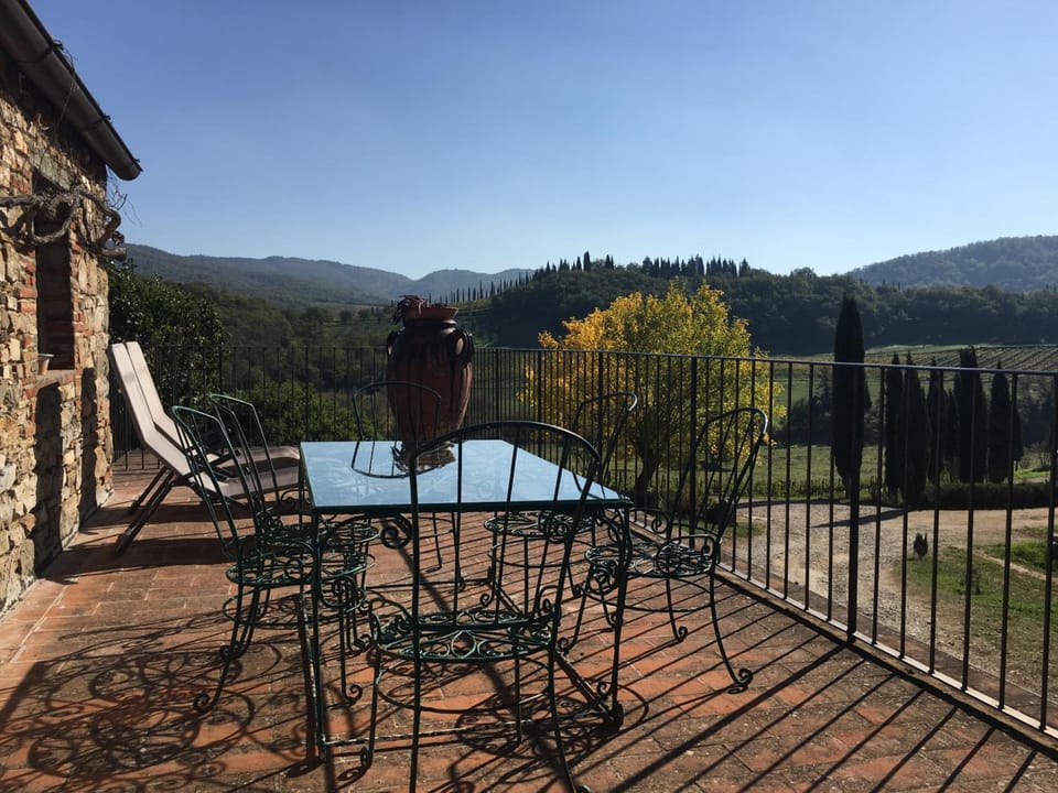 Podere Terreno alla via della volpaia Hotel in Radda in Chianti