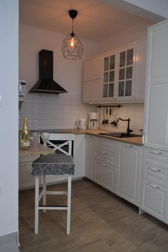 Apartments and rooms by the sea Barbat, Rab - 4973 Hotel in Lika-Senj County
