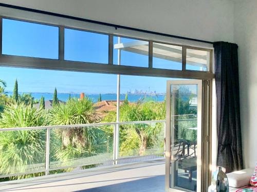 Amazing Seaview House Hotel in Auckland