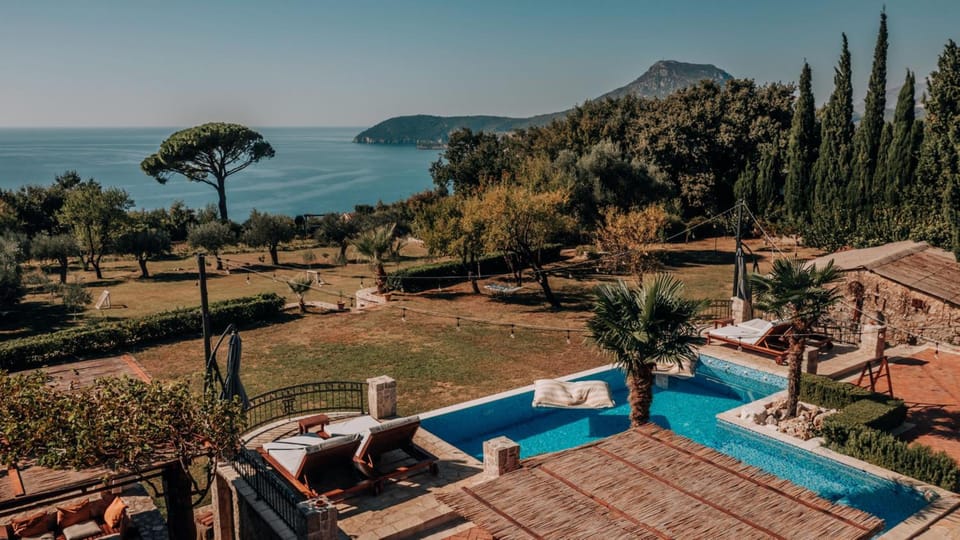 Talici Hill - Rustic Villas Hotel in Montenegro