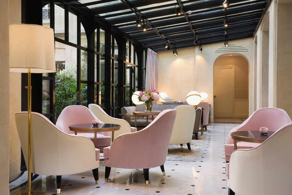 Le Narcisse Blanc Hotel in Paris