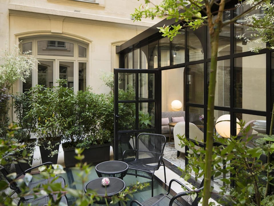 Le Narcisse Blanc Hotel in Paris