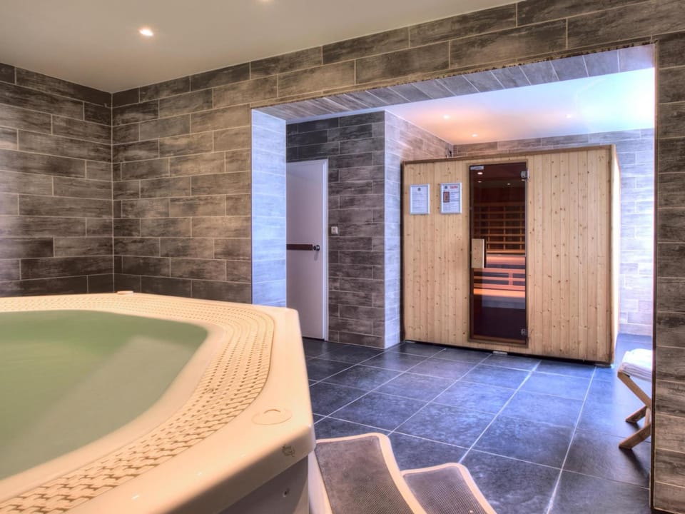 Hotel & Aparthotel Casteau Resort Mons Soignies Hotel in Hauts-de-France