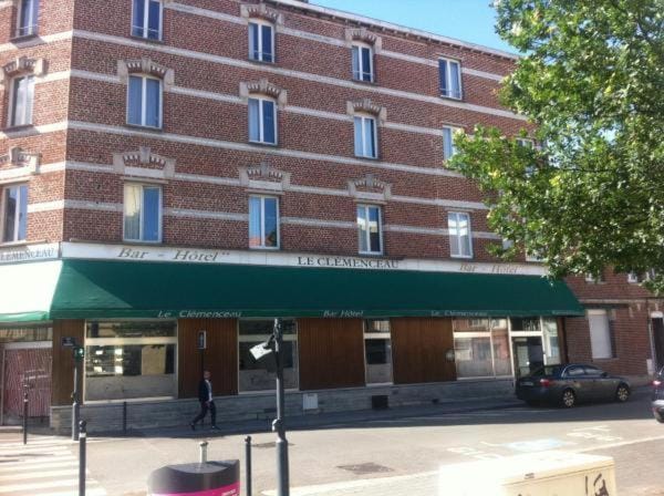 Le Clemenceau Hotel Centre ville Gare Sncf -Tramway Hotel in Valenciennes