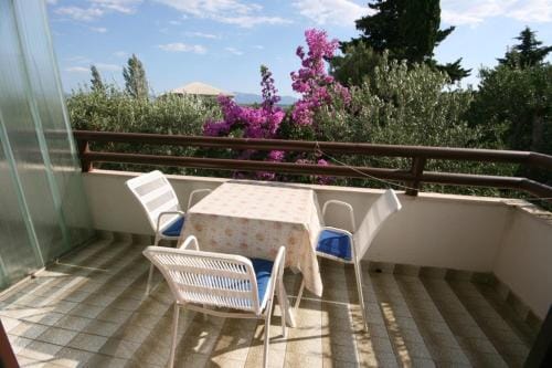 Apartments and rooms by the sea Zivogosce - Blato, Makarska - 521 Hotel in Dubrovnik-Neretva County