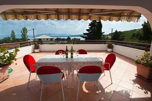 Apartments and rooms by the sea Zivogosce - Blato, Makarska - 521 Hotel in Dubrovnik-Neretva County