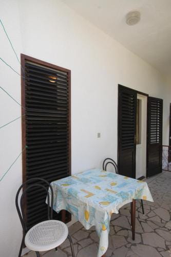 Triple Room Baska Voda 6748a Hotel in Baška Voda