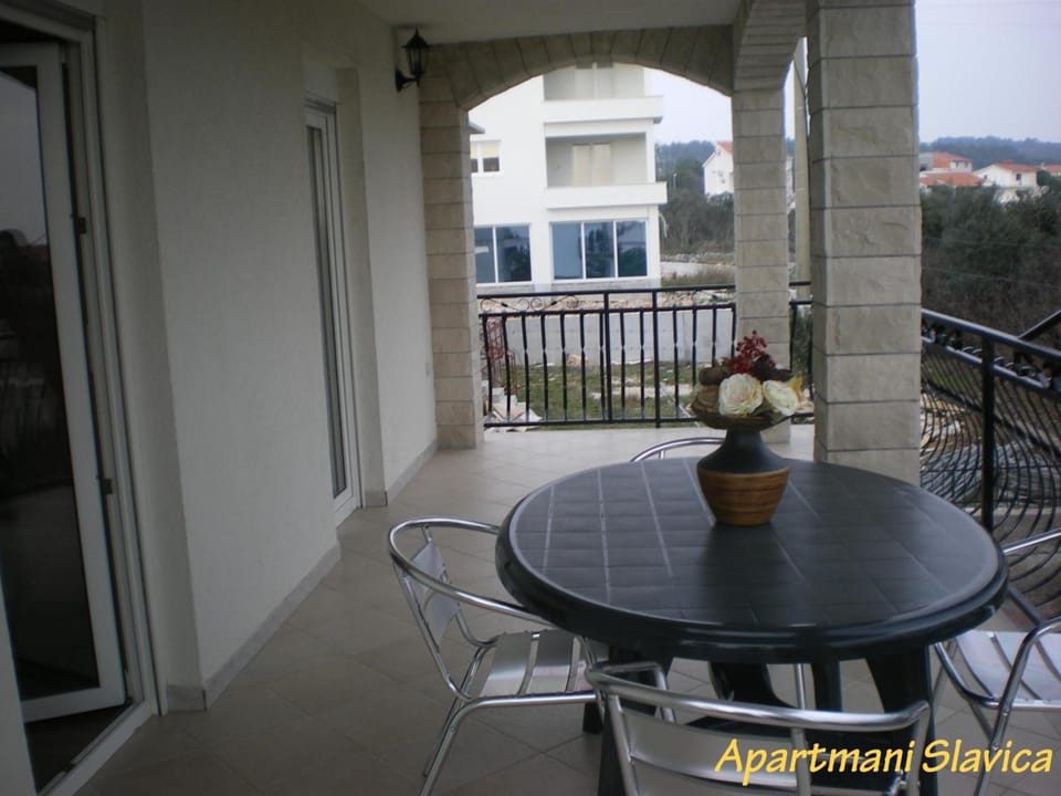 Apartments Slavica Trogir Hotel in Okrug Gornji