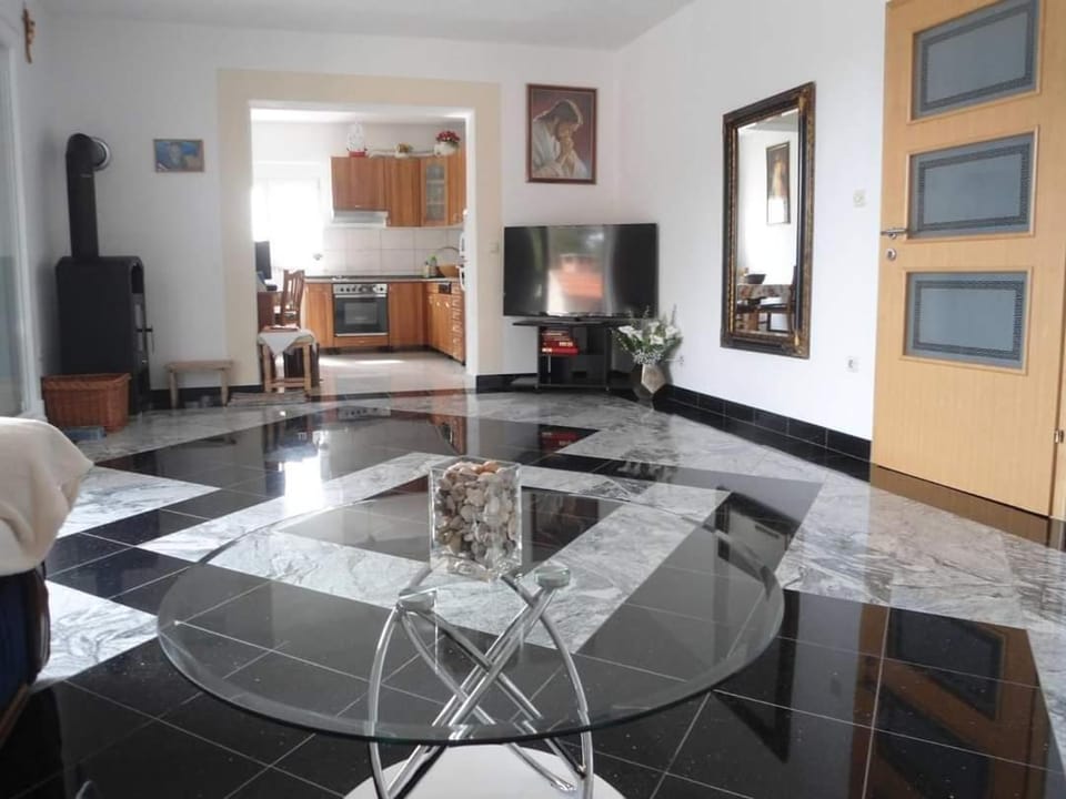 Apartments Slavica Trogir Hotel in Okrug Gornji