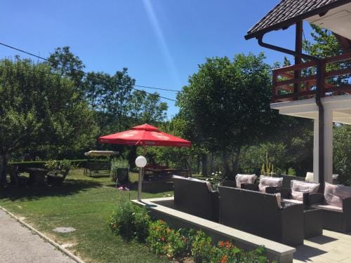 House Samardzic Hotel in Jezerce