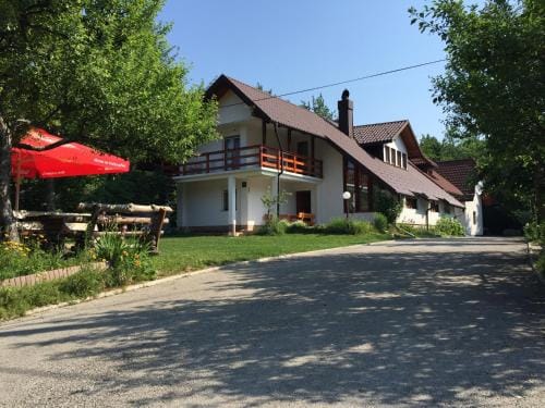 House Samardzic Hotel in Jezerce
