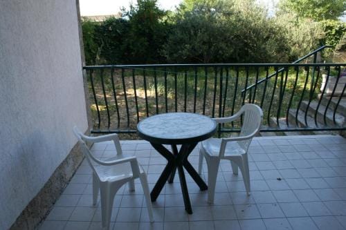 Apartments and rooms by the sea Duce, Omis - 2746 Hotel in Split-Dalmatia County