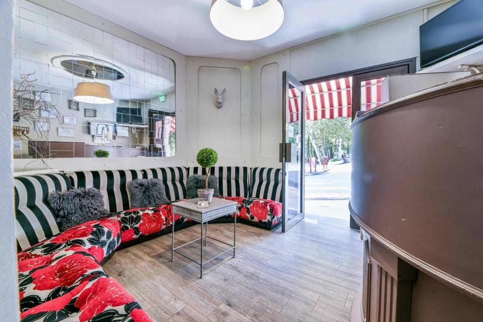 Logis Hotel le Commerce- Darracq Hotel in Nouvelle-Aquitaine