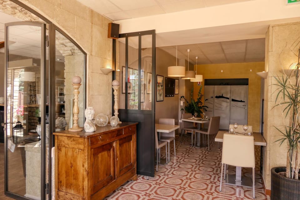 Logis Hotel Le Manoir - Luberon Hotel in Apt