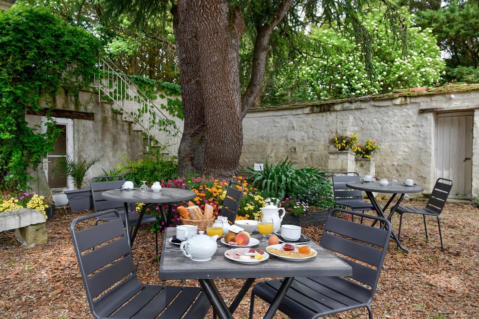 Logis Manoir De La Giraudiere Hotel in Centre-Val de Loire