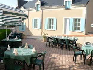 Auberge Du Cheval Blanc Hotel in Centre-Val de Loire