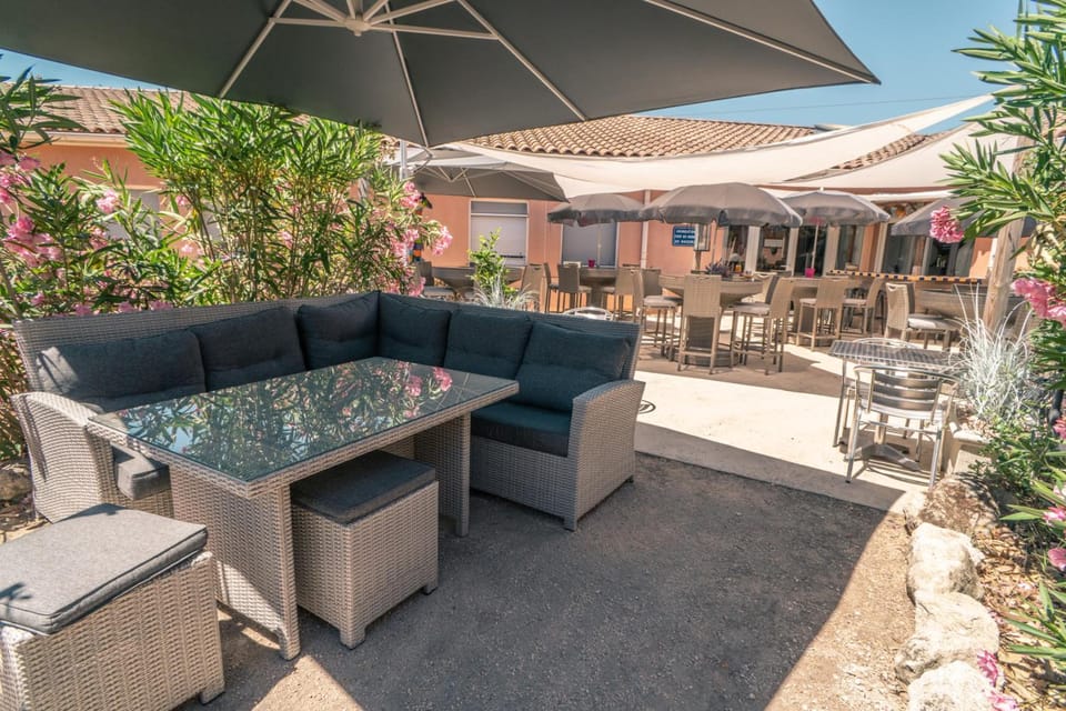 Le President-Gare Nimes Pont Du Gard Hotel in Arles