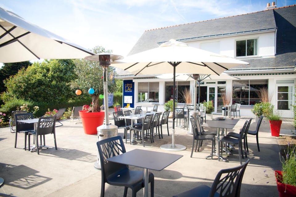 Hotel Restaurant Logis Cote Lac Hotel in Brittany