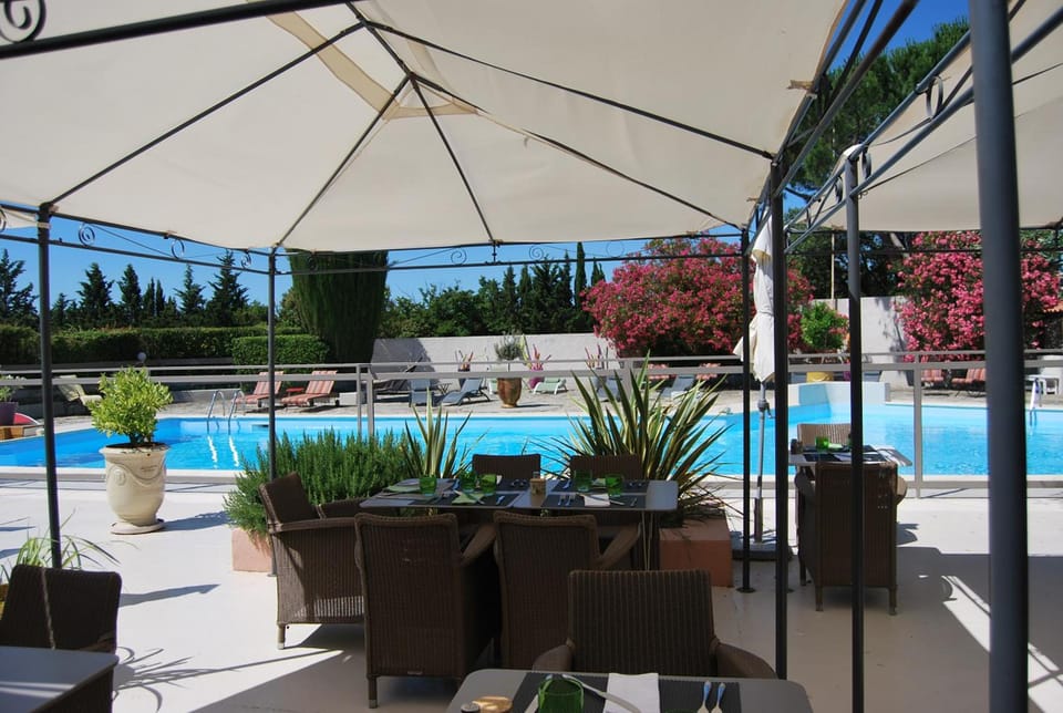 Logis Hotel Restaurant Les Aubuns Hotel in Nimes