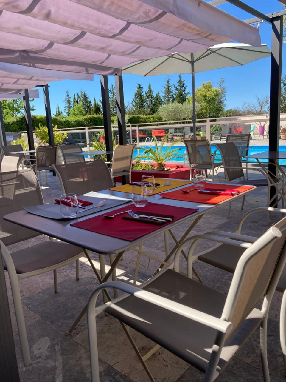 Logis Hotel Restaurant Les Aubuns Hotel in Nimes