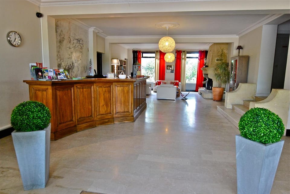 Logis Hotel Restaurant Les Aubuns Hotel in Nimes