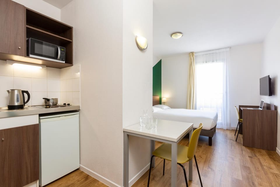 Aparthotel Adagio Access Carrieres Sous Poissy Hotel in Poissy