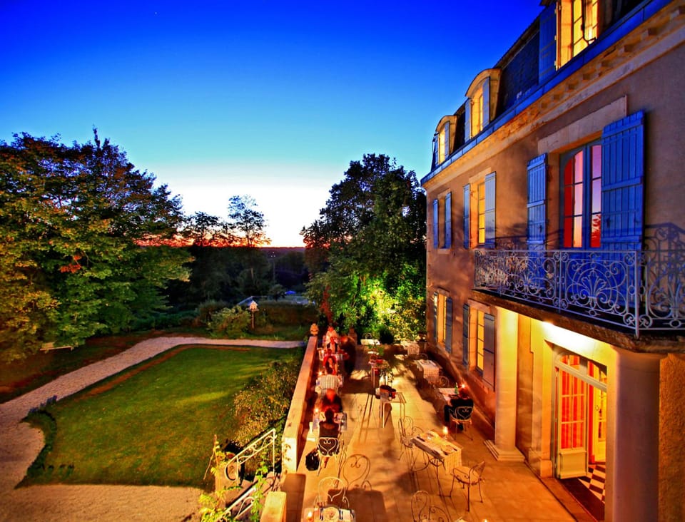 Logis Hotel Restaurant Chateau Bellevue Hotel in Occitanie