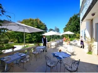 Logis Hotel Restaurant Chateau Bellevue Hotel in Occitanie